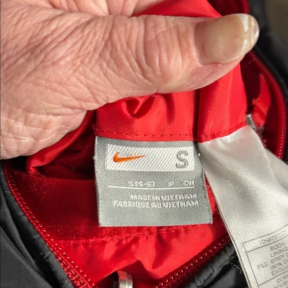 Nike Red /Black Reversible DownPuffer Vest - Picture 4 of 8